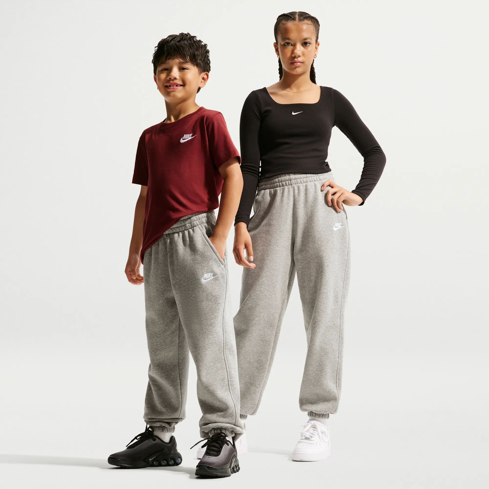 Nike Club Fleece Older Kids' Loose Trousers - Dark Grey Heather - Fleece