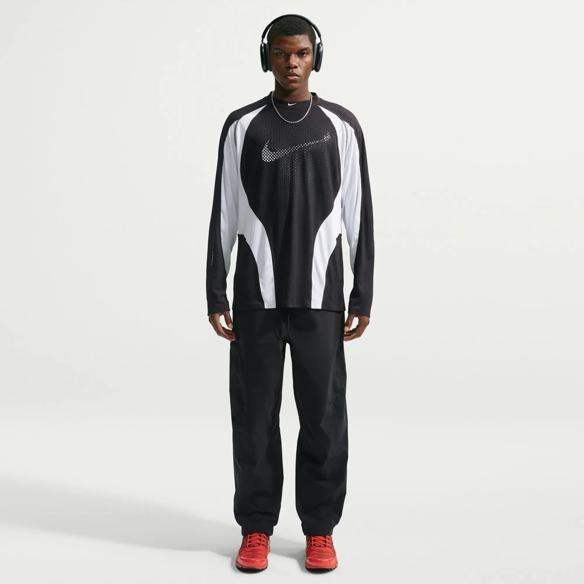 Nike Tech Helios Men's Dri-FIT Open-Hem Trousers - Black