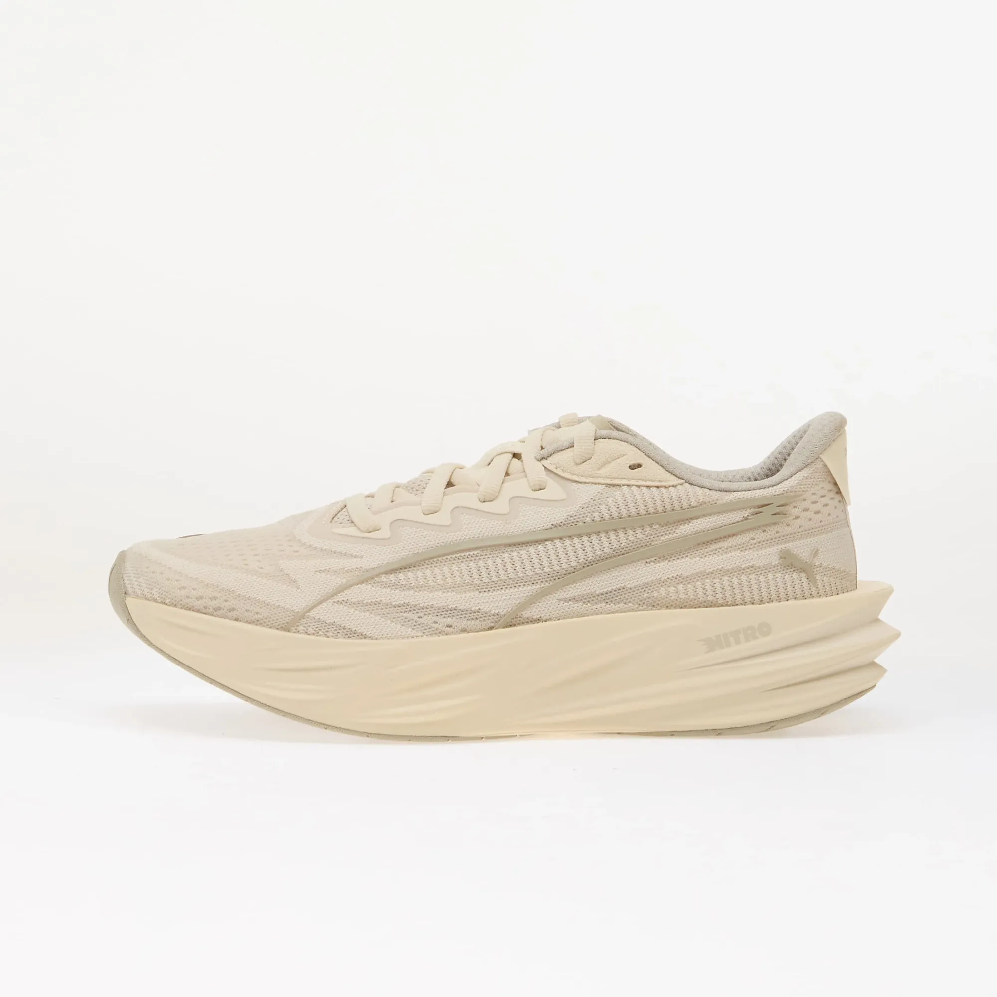 PUMA Deviate Pure NITRO Running Shoes Women in White | Size 3