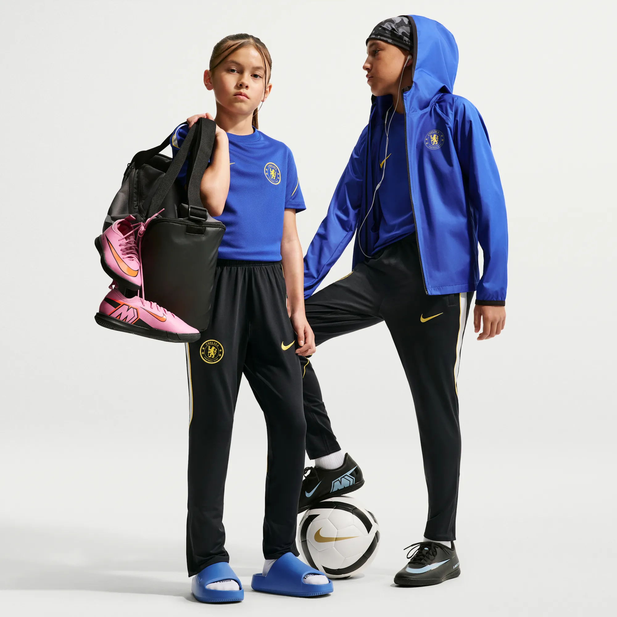 Chelsea F.C. Strike Older Kids' Nike Dri-FIT Football Knit Pants - Blue
