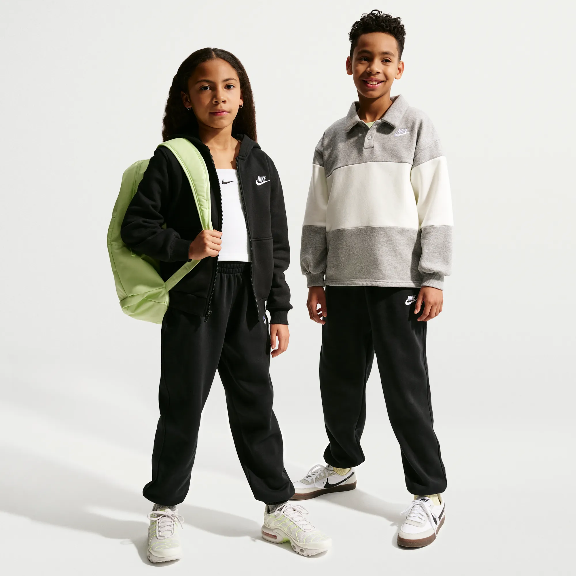 Nike Club Fleece Older Kids' Loose Trousers - Black - Fleece