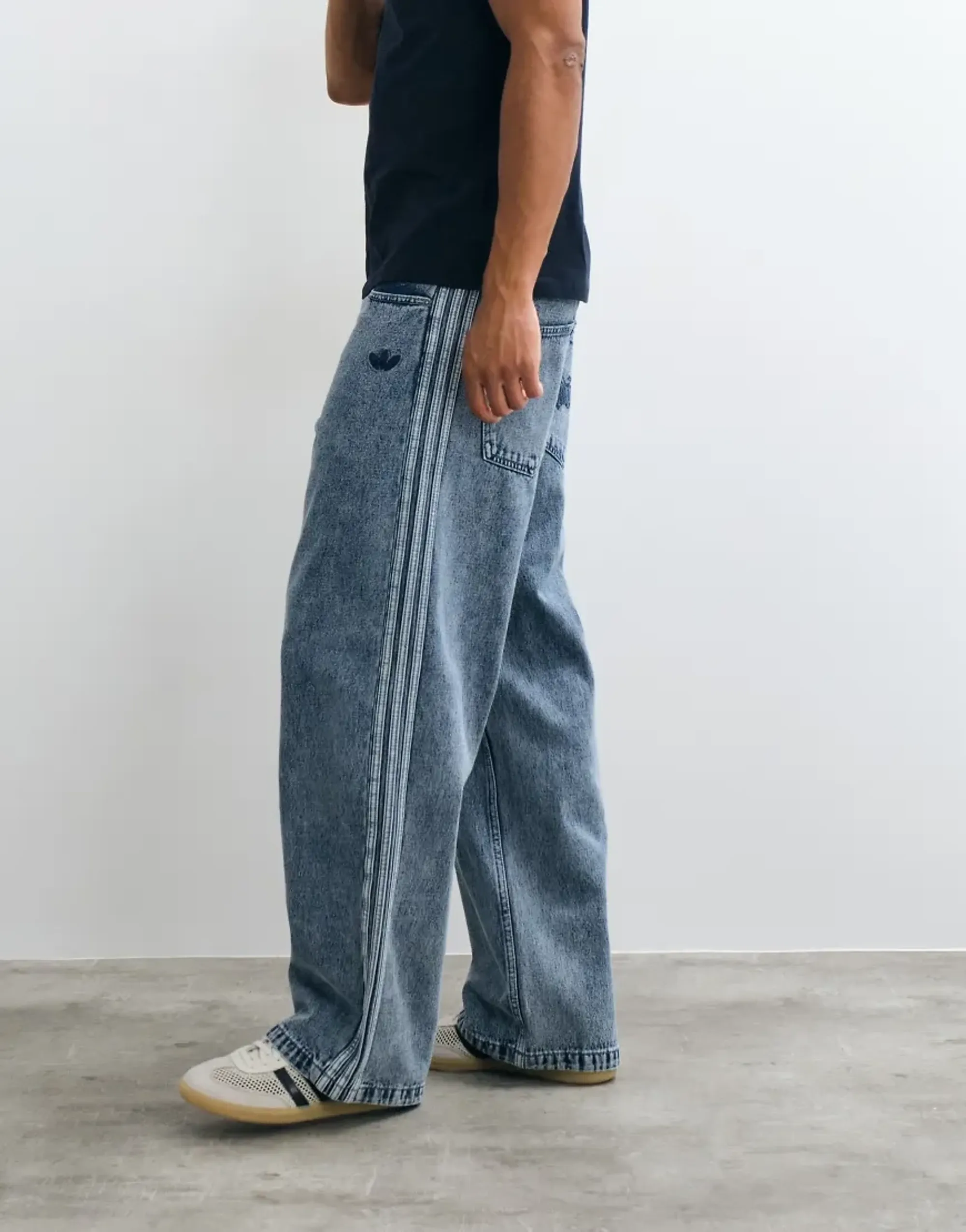 Adidas Originals Loose Fit Jeans In Light Denim-Blue