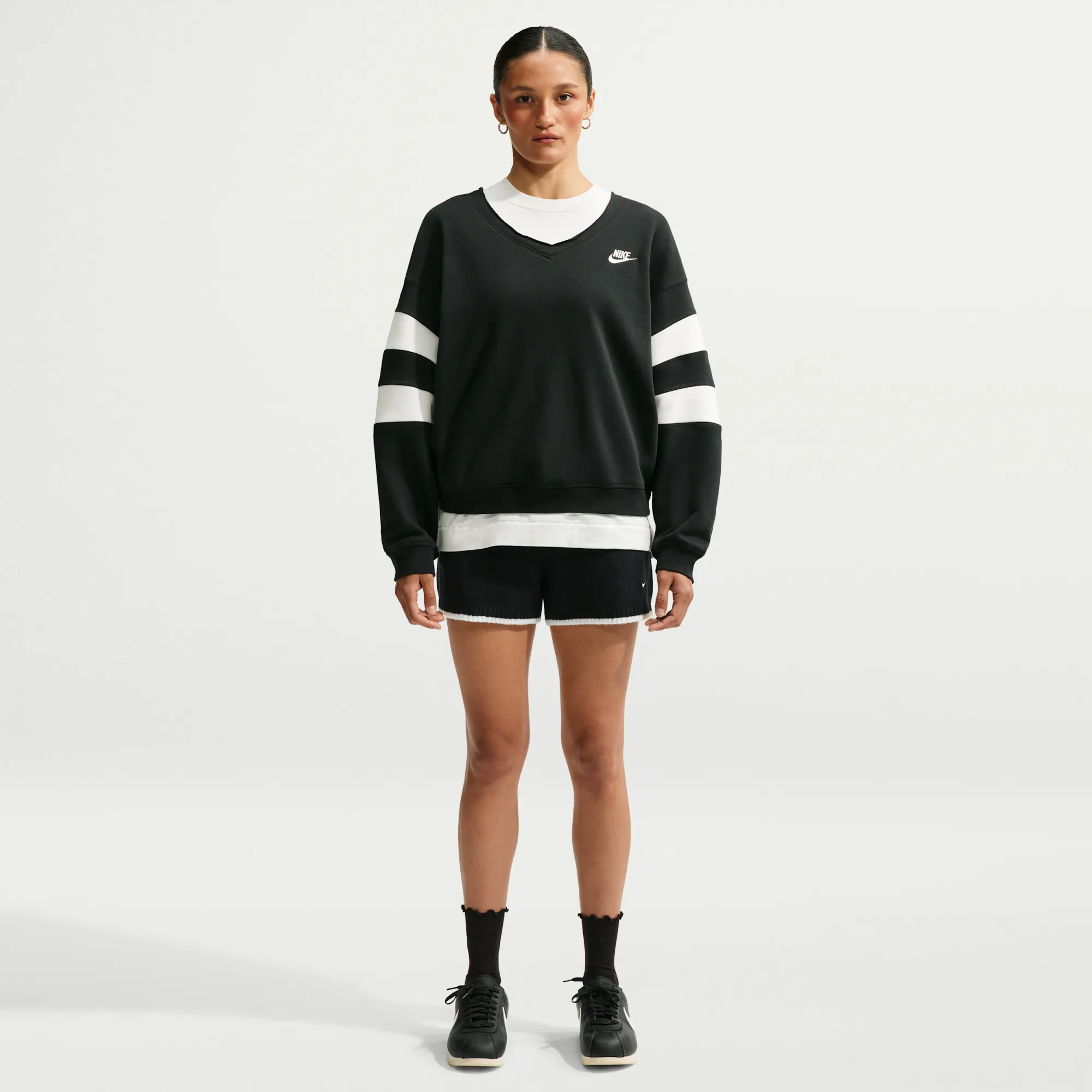 Nike Chill Knit Women's Mid-Rise Shorts - Black