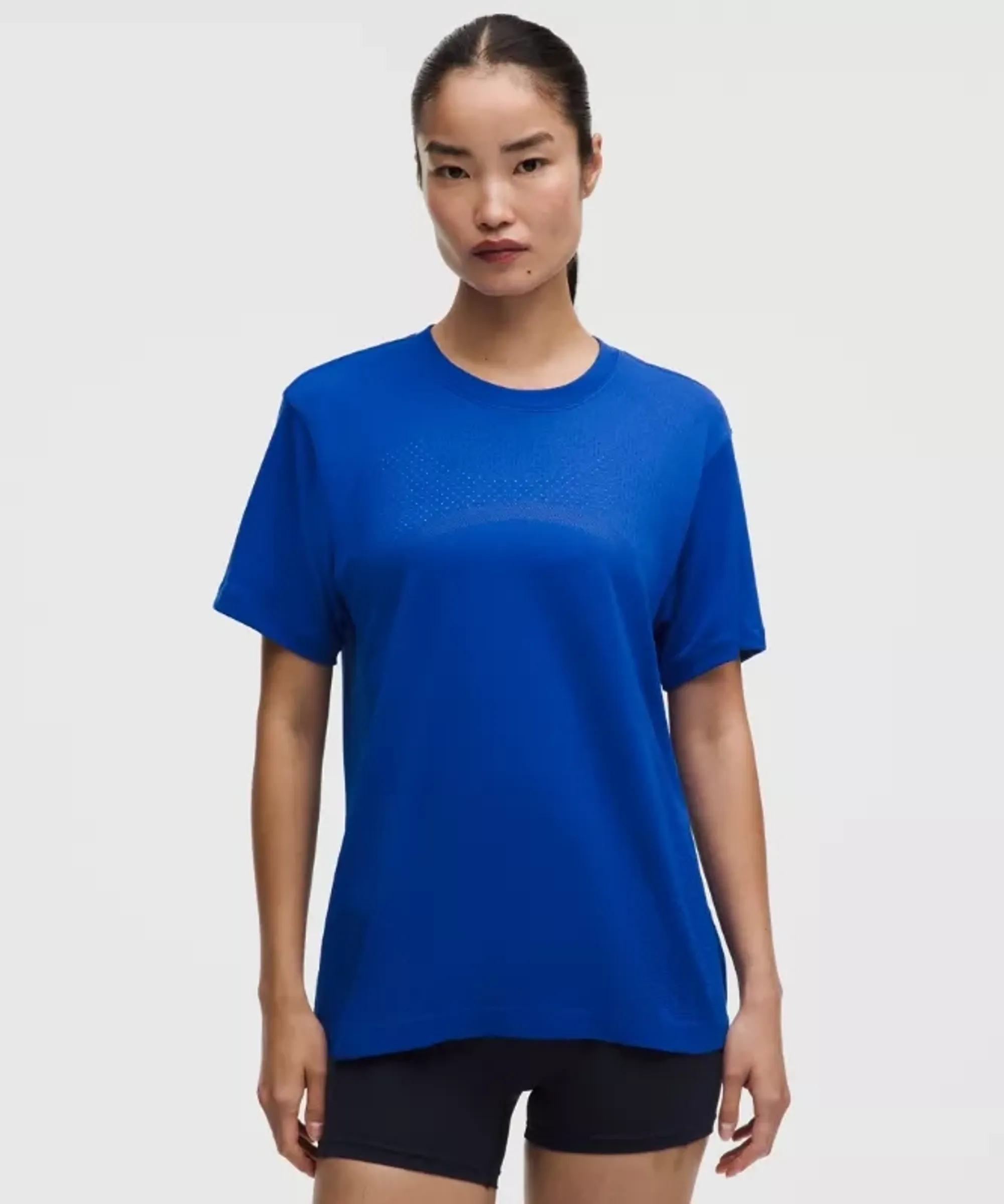 lululemon – Women's Swiftly Relaxed Short-Sleeve Shirt Hip Length Logo – Color Blue – Size 8