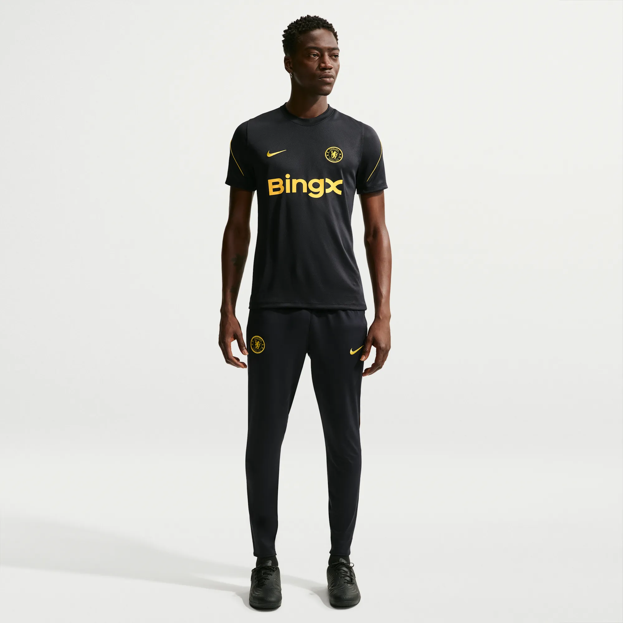 Chelsea F.C. Strike Men's Nike Dri-FIT Football Knit Pants - Blue