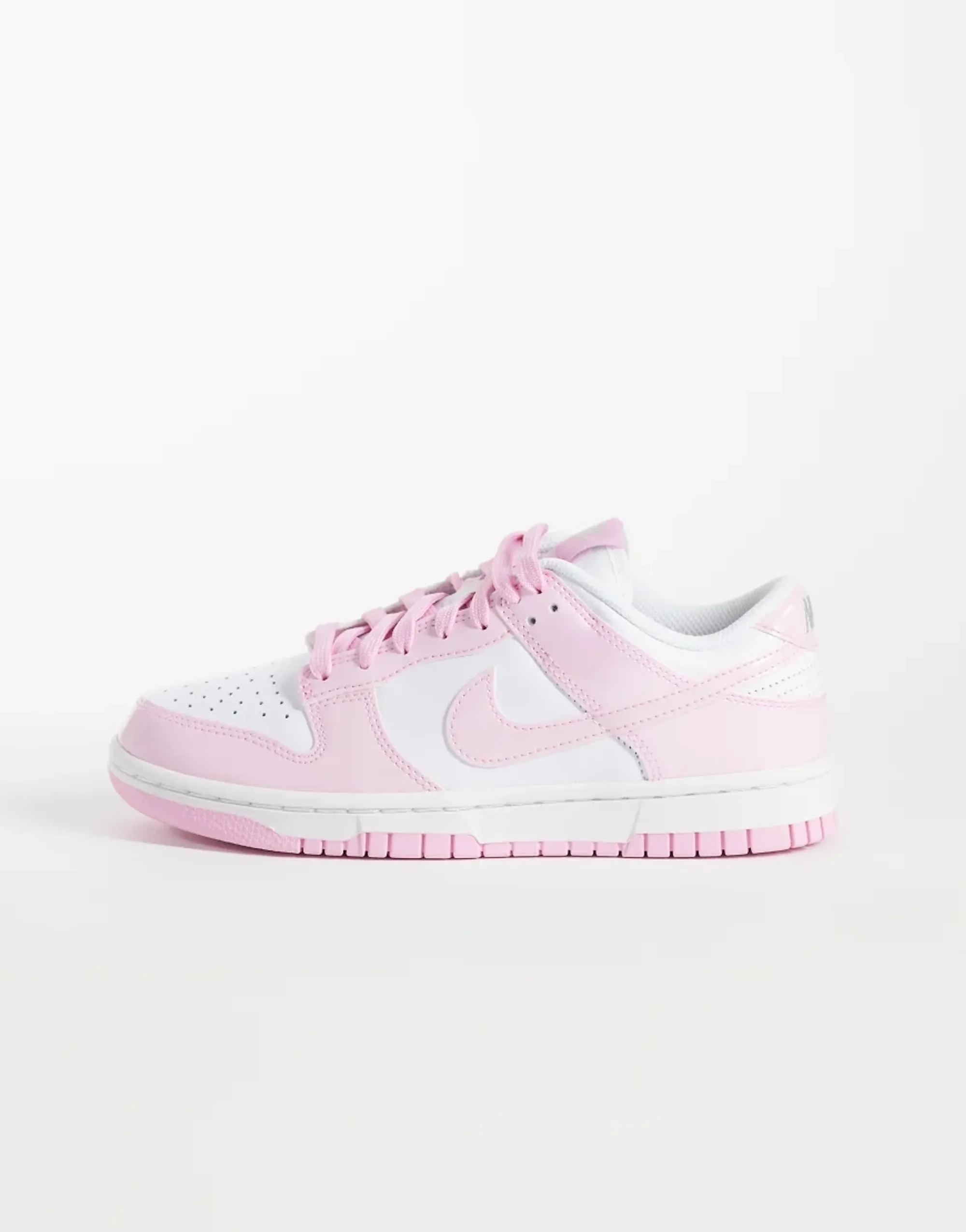 Nike Dunk Low Trainers in White & Pink