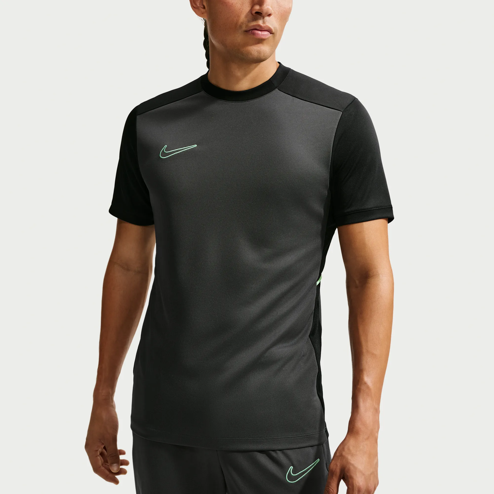 Nike Academy Men's Dri-FIT Short-Sleeve Football Top - Grey