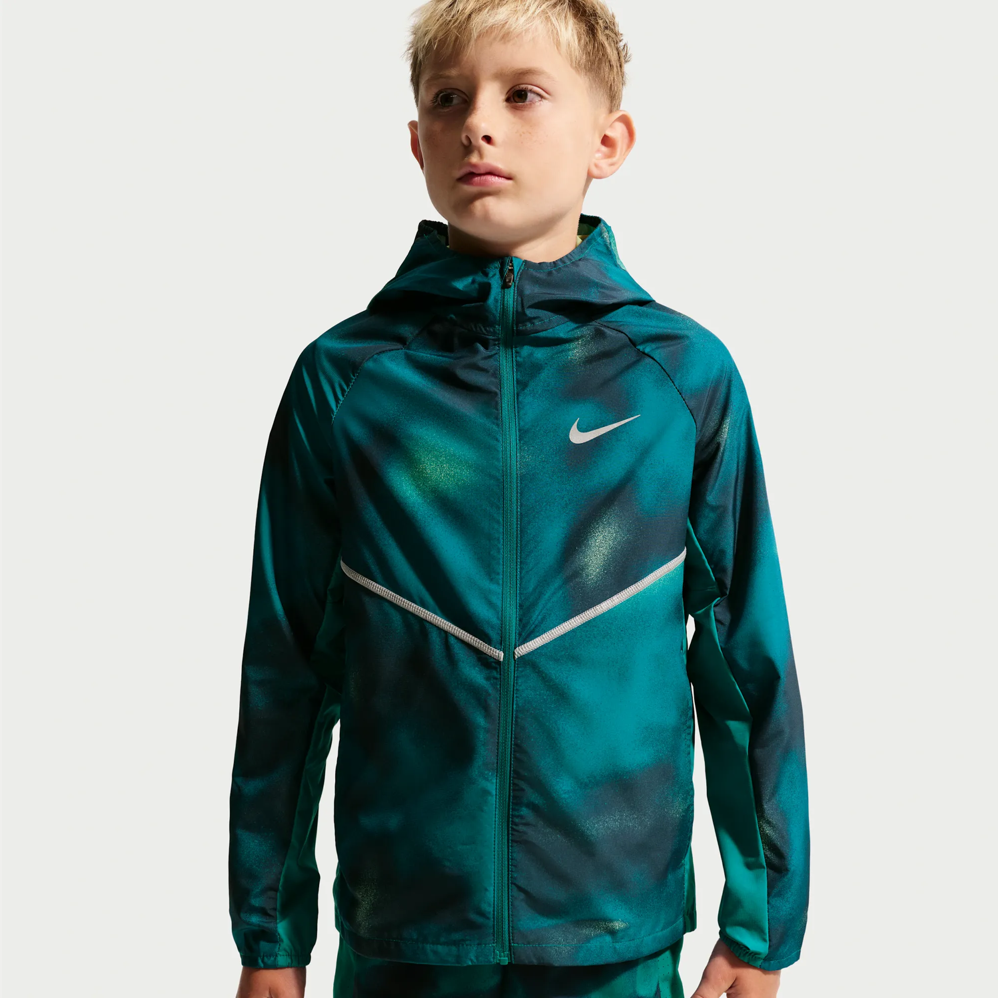 Nike Miler Older Kids' UV + Repel Jacket - Blue