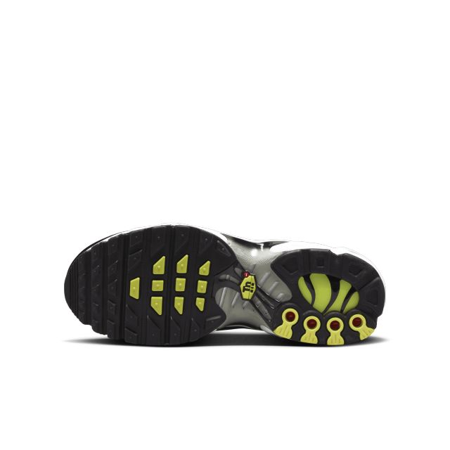 Nike Air Max Plus Older Kids' Shoe - Black | CD0609-022 | FOOTY.COM