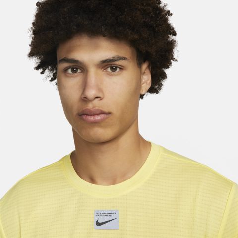 Nike Dri-FIT Q5 Men's Short-Sleeve Fitness Top - Yellow | DQ6626-706 ...